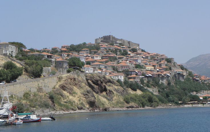 Προσφυγή δημάρχων νησιών του Αιγαίου στην Ευρωβουλή για τον ΦΠΑ