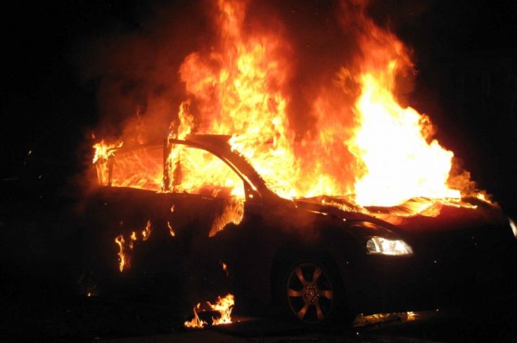 Σέρρες: Αυτοκίνητο τυλίχθηκε στις φλόγες &#8211; Κινδύνευσε ο οδηγός