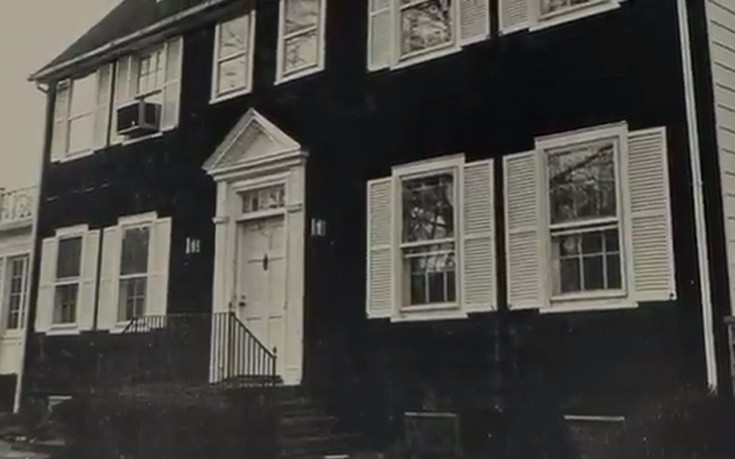 Προς πώληση το «στοιχειωμένο σπίτι» όπου 6 μέλη μιας οικογένειας δολοφονήθηκαν άγρια
