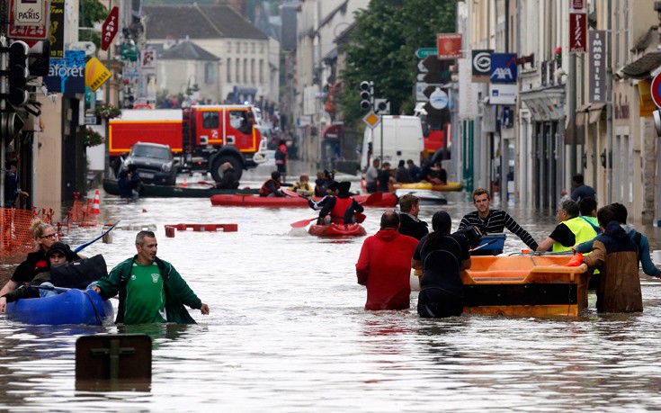 Σαρωτικές πλημμύρες με πέντε νεκρούς σε Γαλλία και Γερμανία