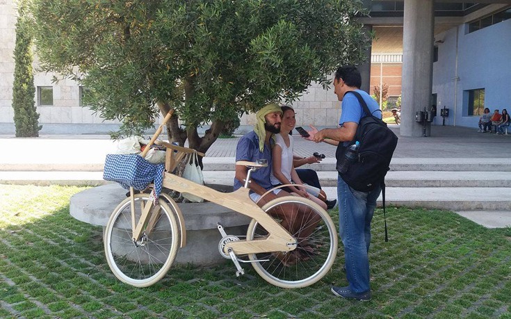 Ορθοπεταλιές πάνω σε ξύλινα ποδήλατα στη Θεσσαλονίκη