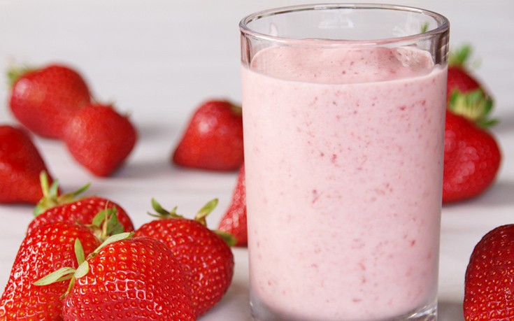 Smoothie με φράουλες και ανανά