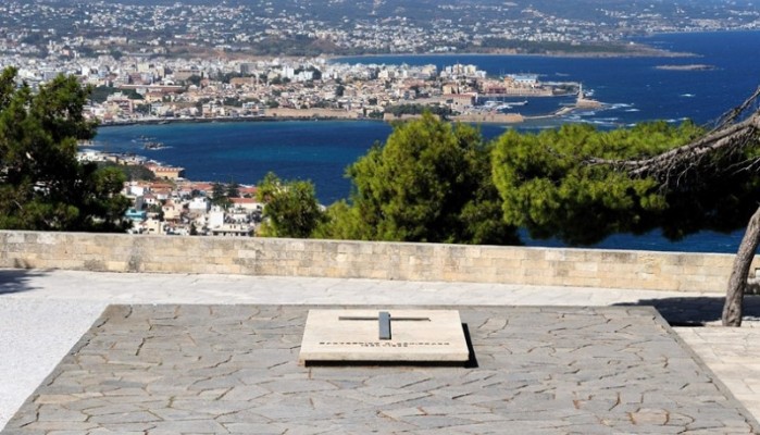 Δήμαρχος Χανίων: Οι «Τάφοι των Βενιζέλων» δεν μπορούν να είναι εμπόρευμα