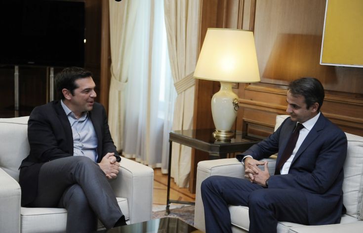 Σε εξέλιξη η συνάντηση Τσίπρα – Μητσοτάκη