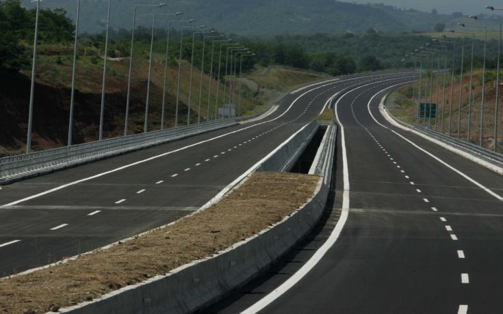 Θυελλώδεις άνεμοι σαρώνουν την Εγνατία Οδό στην Κομοτηνή