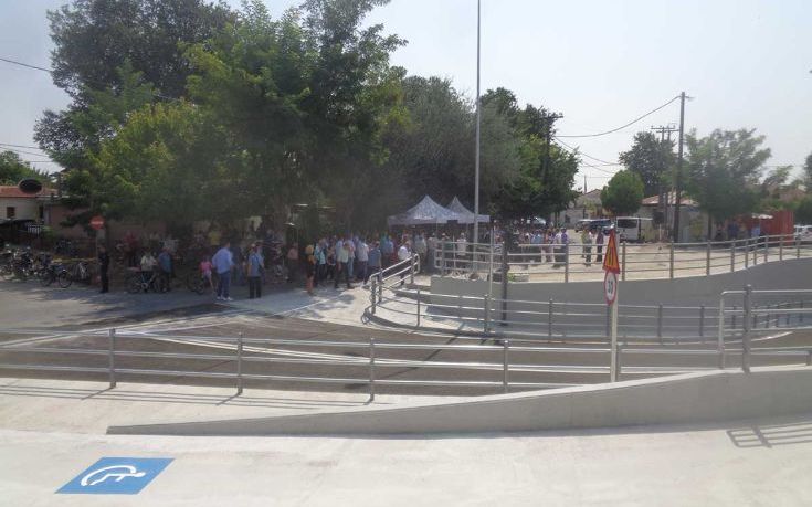 Με… ντουντούκα και ΜΑΤ τα εγκαίνια υπόγειας διάβασης στα Τρίκαλα