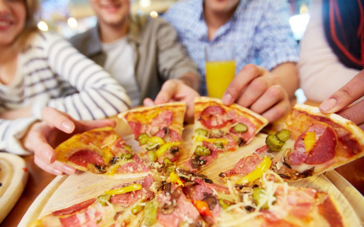 «Έρχεται πίτσα»: Γιατί σταματά η διαφημιστική καμπάνια γνωστής πιτσαρίας που προκάλεσε συζήτηση
