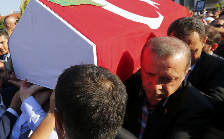Θεωρίες συνωμοσίας και μυστήριο για το πραξικόπημα κατά του Ερντογάν