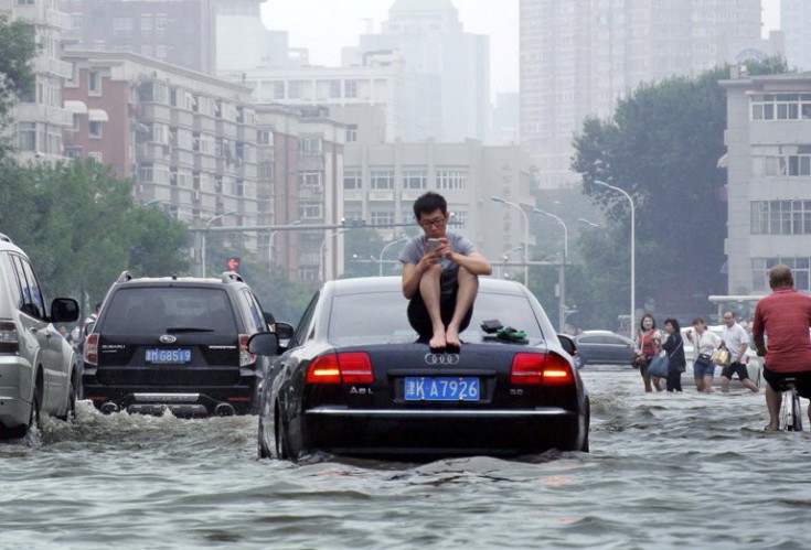 Τουλάχιστον 42 οι νεκροί και 74 οι αγνοούμενοι από τις σφοδρές βροχοπτώσεις στην Κίνα