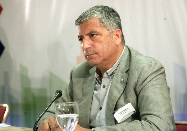 Στην παράδοση του ανακαινισμένου θεάτρου της Μήλου ο Γιώργος Πατούλης
