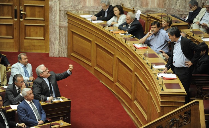 Ολόκληρος ο καυτός διάλογος Τσακαλώτου με βουλευτές της ΝΔ στη Βουλή