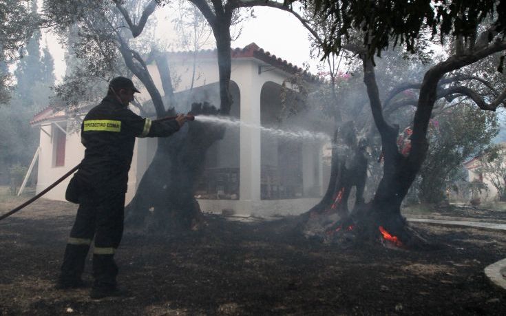 Δεύτερη νύχτα αγωνίας στην Εύβοια