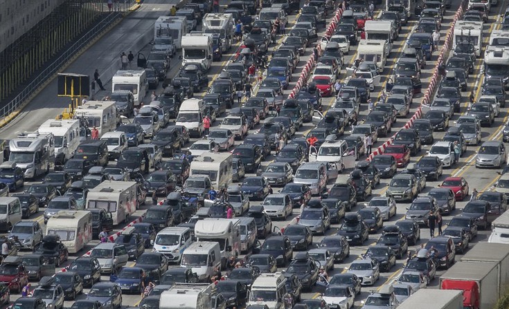 Απίστευτη ταλαιπωρία για τους Βρετανούς στα γαλλικά σύνορα