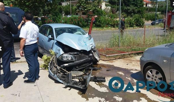 Αυτοκίνητο συγκρούστηκε με βανάκι της Αεροπορίας στην Καλαμάτα