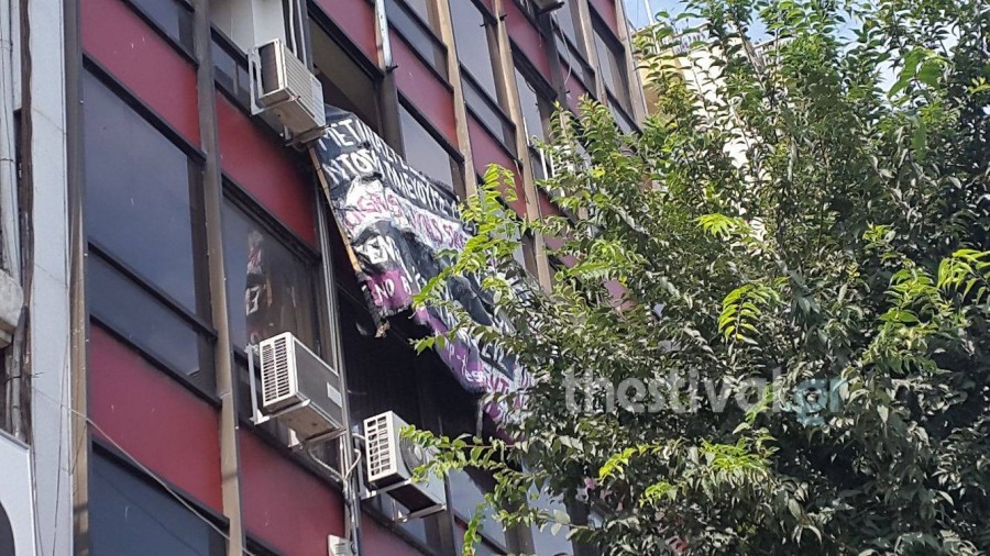 Κατάληψη από αντιεξουσιαστές στα γραφεία του ΣΥΡΙΖΑ στη Θεσσαλονίκη