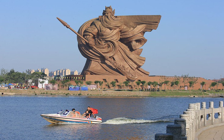 Ο επιβλητικός μεγαλοπρεπής πολεμιστής Guan Yu της Κίνας