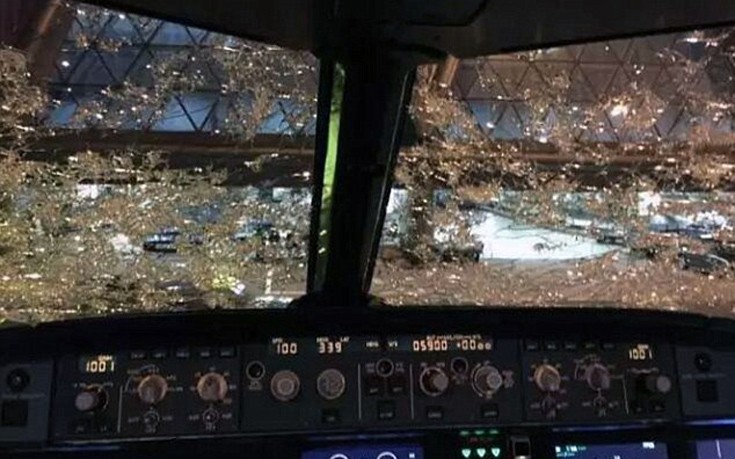 Απίστευτες ζημιές σε αεροσκάφος που έπεσε σε χαλάζι