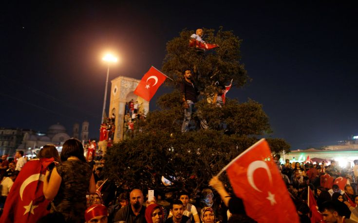 Συνεχίζονται οι διώξεις στην Τουρκία, ακόμη 400 εντάλματα σύλληψης