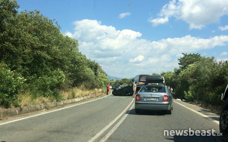 Αυτοκίνητο «τούμπαρε» στον δρόμο προς Καλαμάτα