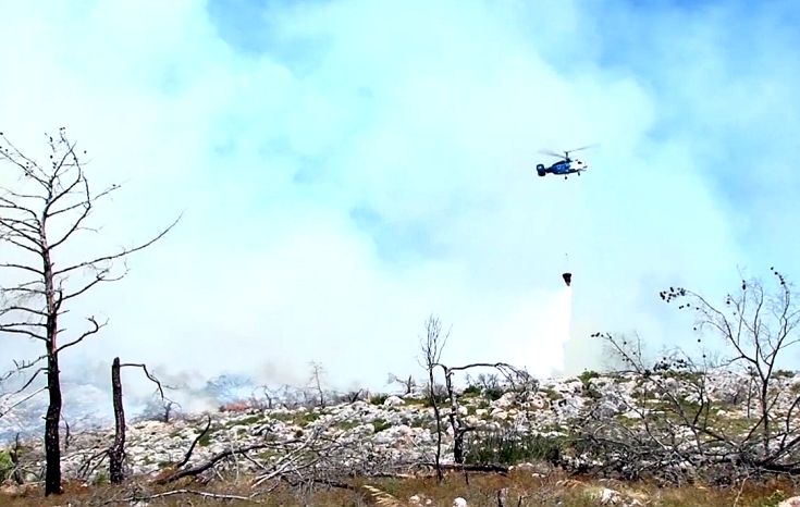 Σε ύφεση η μεγάλη καταστροφική πυρκαγιά στη νότια Χίο
