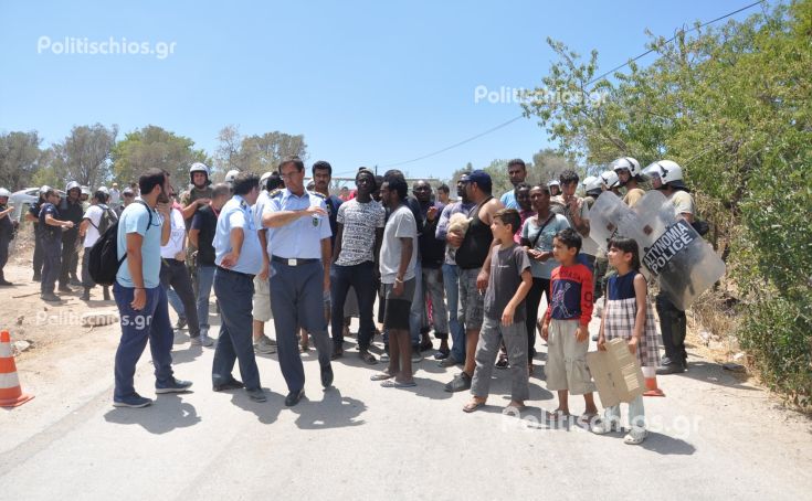 Αναστάτωση από διαμαρτυρία μεταναστών σε hotspot στη Χίο