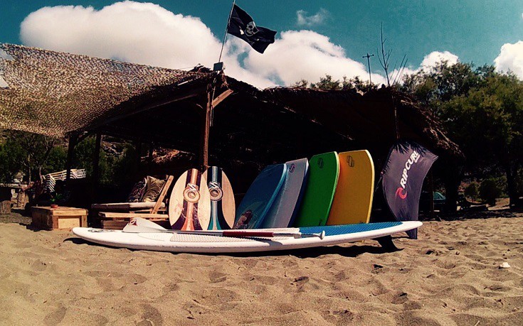 Rochari Beach Bar ή αλλιώς hippie vibes στην Τήνο