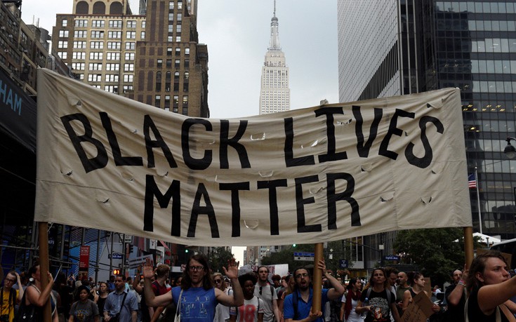 Πορεία διαμαρτυρίας στη Νέα Υόρκη μετά το φόνο δύο Αφροαμερικανών από αστυνομικά πυρά