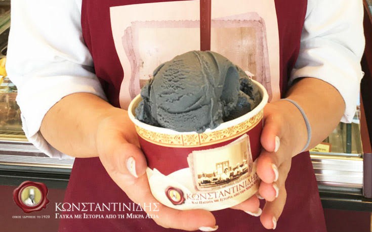 Μαύρη βανίλια: Ολοκαίνουρια γεύση παγωτού για τα ζαχαροπλαστεία Κωνσταντινίδης