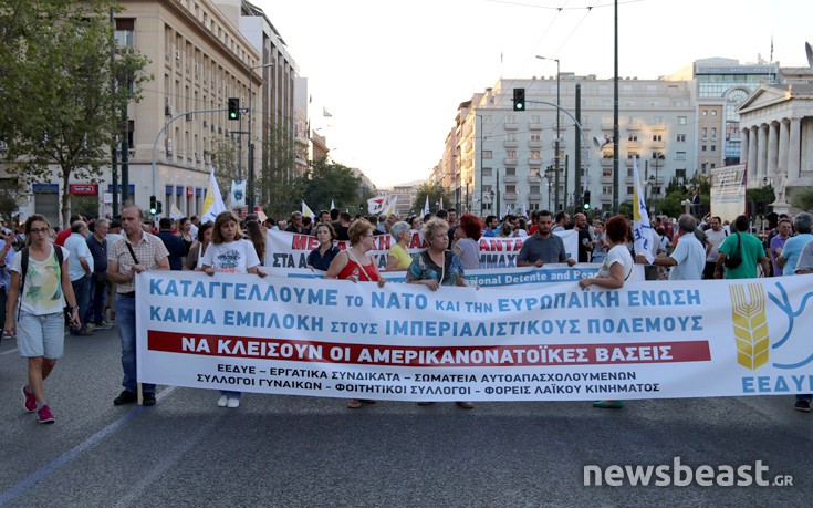 Σε εξέλιξη συγκέντρωση στα Προπύλαια ενάντια στο NATO