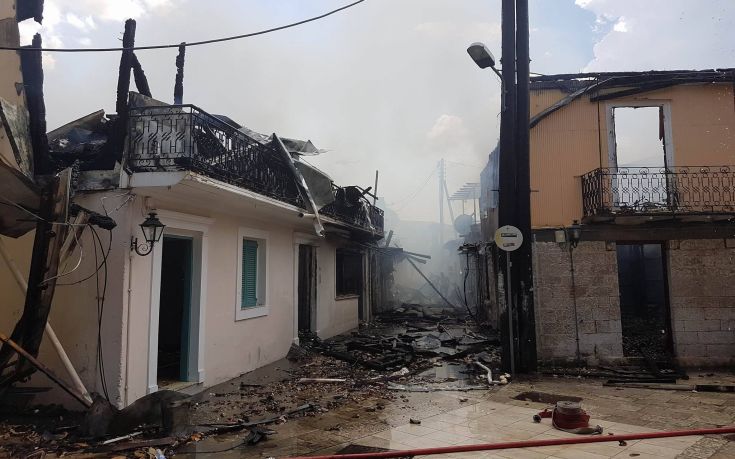 Σε 10 υπολογίζονται τα κτίρια που κάηκαν στην Λευκάδα