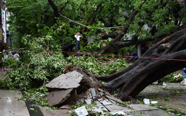 Δύο νεκροί από τον τυφώνα Νίντα στο Βιετνάμ