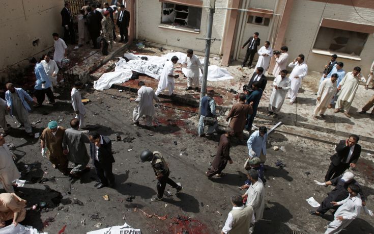 Τριπλή επίθεση βομβιστών &#8211; καμικάζι στο Πακιστάν