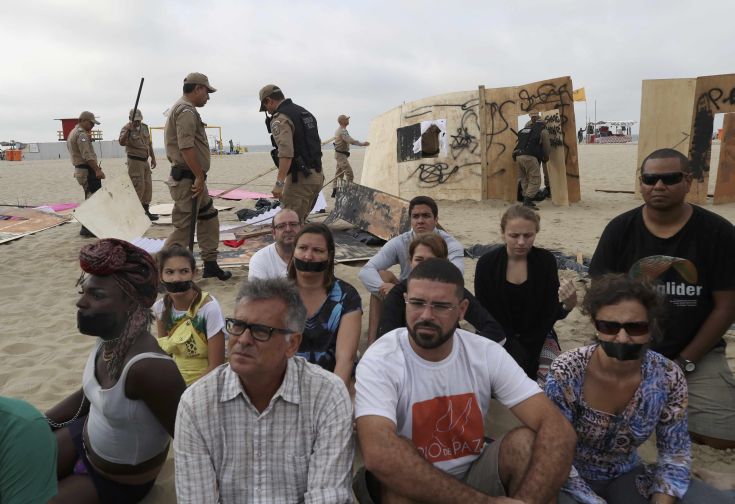 2016-08-20T131505Z_1882318341_RIOEC8K10SG69_RTRMADP_3_OLYMPICS-RIO-PROTEST 2016-08-20T131505Z_1882318341_RIOEC8K10SG69_RTRMADP_3_OLYMPICS-RIO-PROTEST