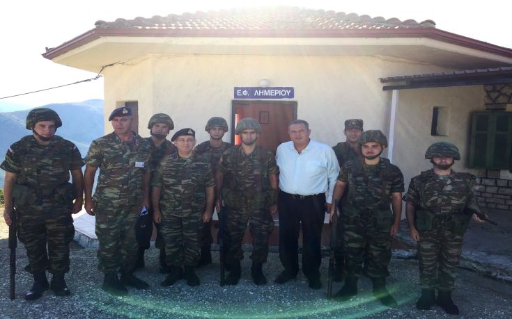 Εκτάκτως στην 8η Μηχανοκίνητη Ταξιαρχία ο Καμμένος