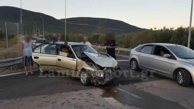 Τροχαίο με τρεις τραυματίες στη Στυλίδα