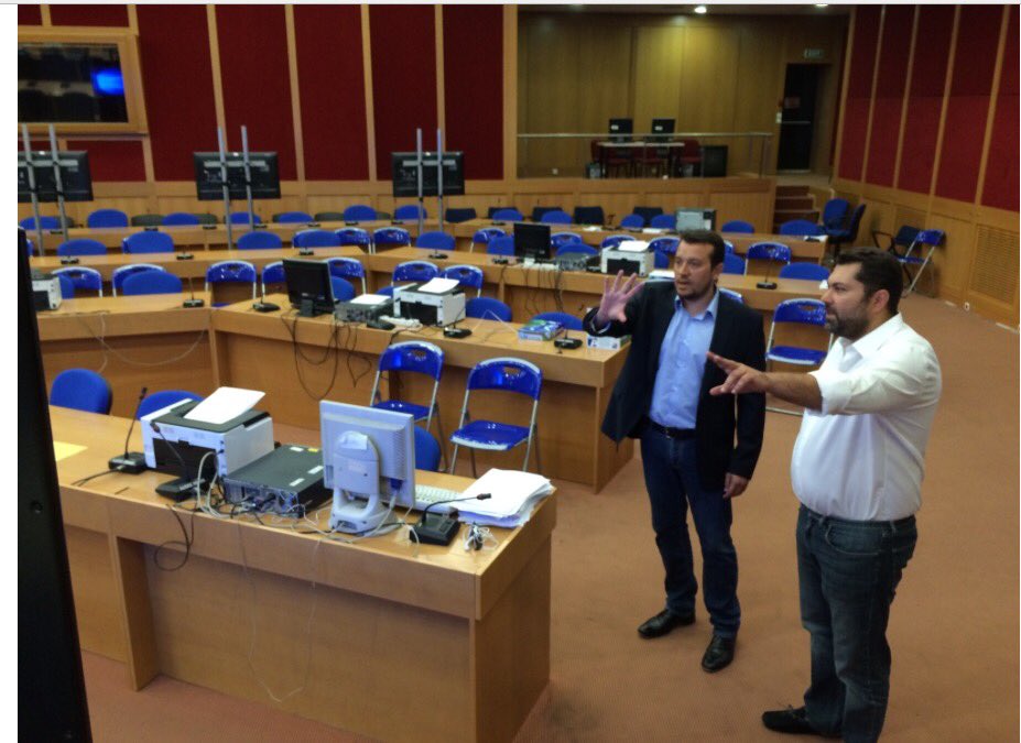 Ο Νίκος Παππάς επιβλέπει το χώρο της δημοπρασίας για τις τηλεοπτικές άδειες