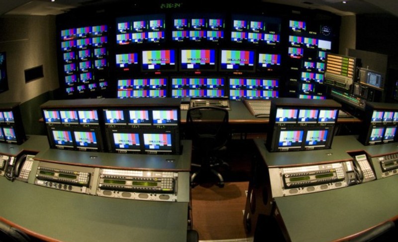 Ώρα μηδέν για τα κανάλια: Πώς θα γίνει η δημοπρασία για τις τέσσερις τηλεοπτικές άδειες
