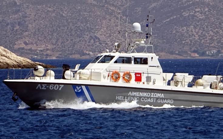 Ναυτικός μεταφέρθηκε με σκάφος του Λιμενικού από το πλοίο του στο νοσοκομείο