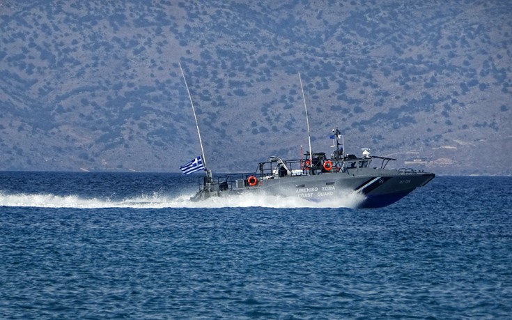 Συναγερμός στις αρχές για σκάφος με μετανάστες βόρεια της Κρήτης