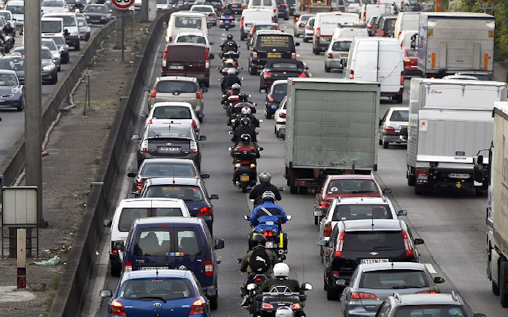 motorcycle-lane-splitting-2