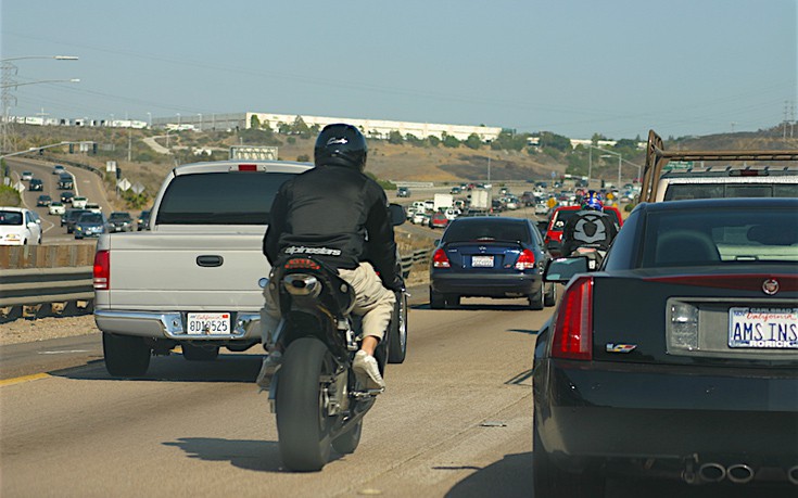 motorcycle-lane-splitting-4
