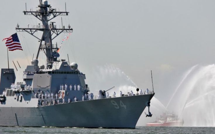 Ιρανικά πλοία παρενόχλησαν αμερικανικό αντιτορπιλικό στα Στενά του Ορμούζ