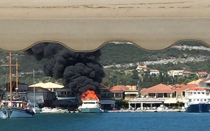 Βυθίστηκαν τα σκάφη που πήραν χθες φωτιά στο Νυδρί
