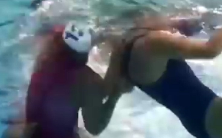 Η μάχη στο γυναικείο πόλο των Ολυμπιακών κάτω από το νερό