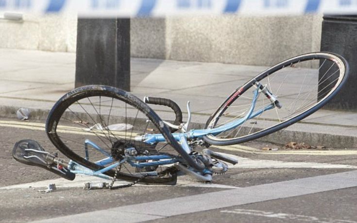 Μηχανή συγκρούστηκε ποδήλατο στην Καλαμαριά, τραυματίας ένας 10χρονος