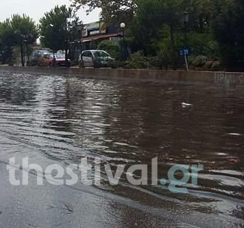 Μποτιλιάρισμα στην Ε.Ο. Θεσσαλονίκης &#8211; Μουδανίων λόγω βροχής