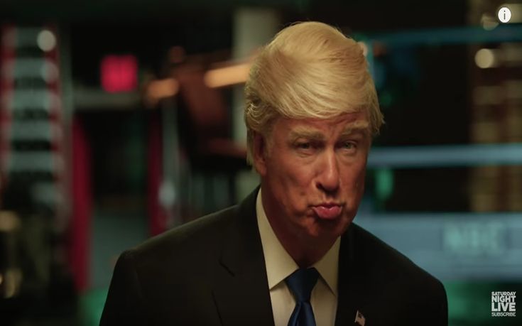 Ο Άλεκ Μπόλντουιν σε ρόλο Ντόναλντ Τραμπ