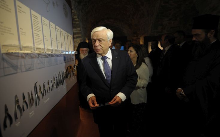 Παυλόπουλος: Να σέβονται την παράδοση του τόπου στον οποίο αναπτύσσονται οι τράπεζες