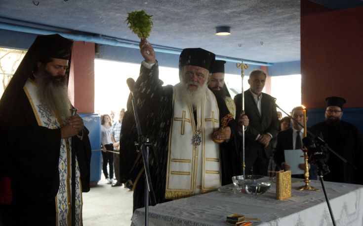 Οργή Ιερώνυμου για τη Ριάνα στο μάθημα των θρησκευτικών