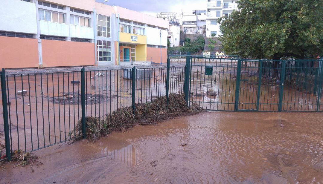 Φονικό πέρασμα της κακοκαιρίας με τρεις νεκρούς